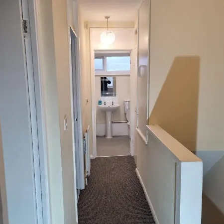 Nice Residential Within Easy Reach Of Town Manchester Exterior photo